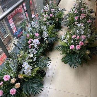 ของประดับตกแต่งเขียวขจีประดิษฐ์