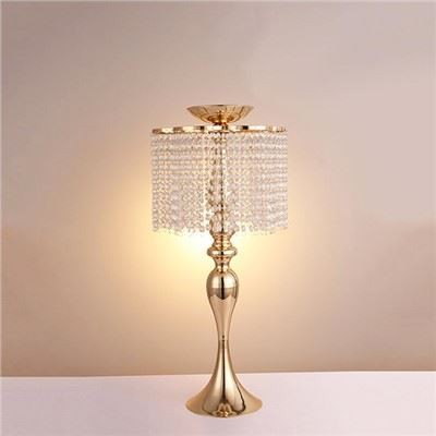 โคมระย้าบนโต๊ะงานแต่งงาน