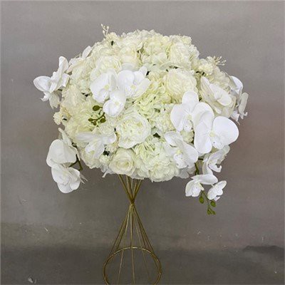 ดอกไม้กลางงานแต่งงานสีขาว